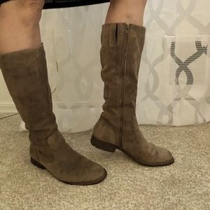 Born suede taupe boots sz 8 (fits big)